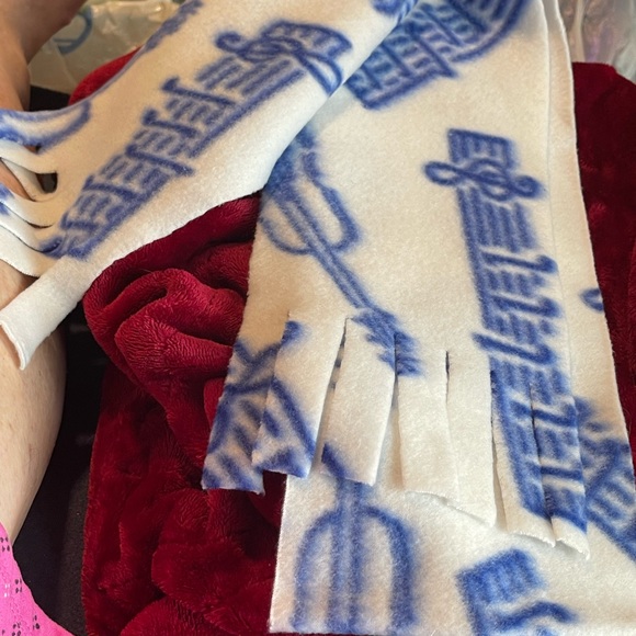 Fleece scarf NWOT musical motif W/fringe soft warm vintage Rare - Picture 5 of 5